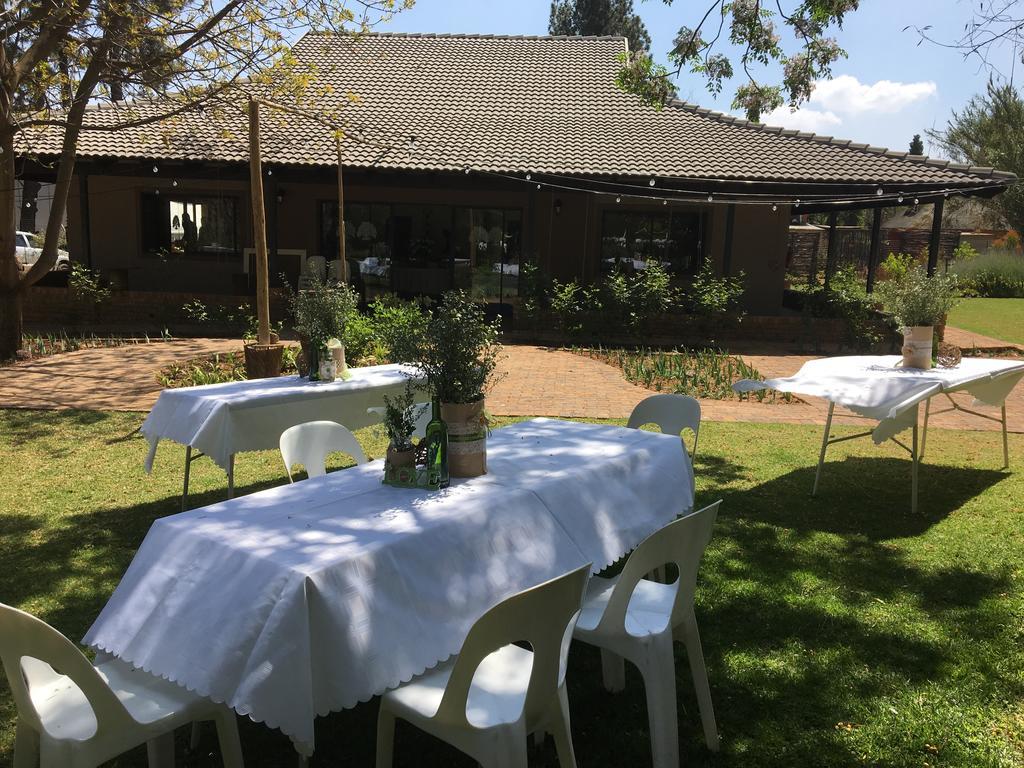 Big Tree Midrand Hotel Exterior foto