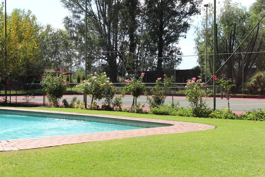 Big Tree Midrand Hotel Exterior foto